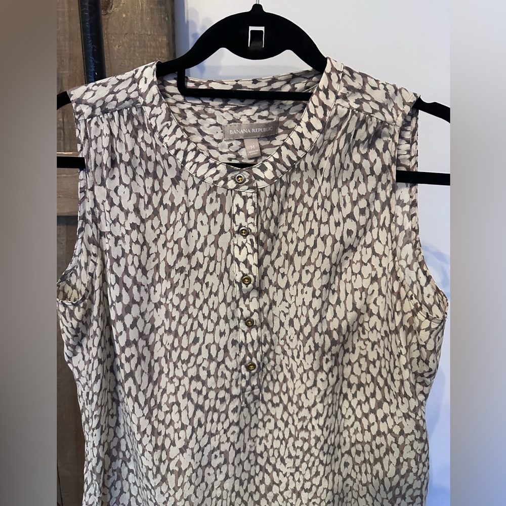 Banana Republic sleeveless top